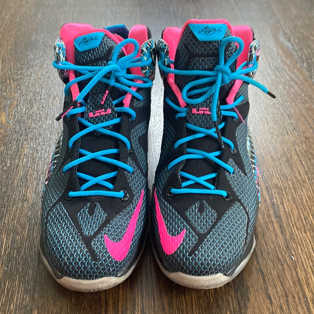 Lebron 12 “Chromosomes”  size 7 Pink Blue Black